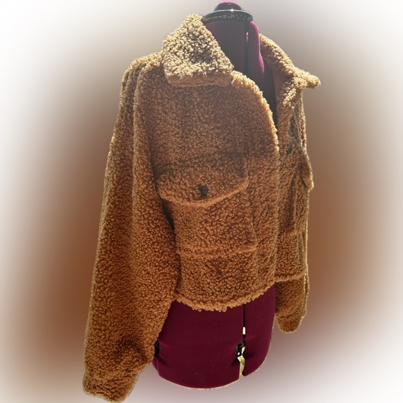 Women’s Oversized Tan ‘Teddy’ Sherpa Jacket with Patch Pockets - Picture 4 of 6